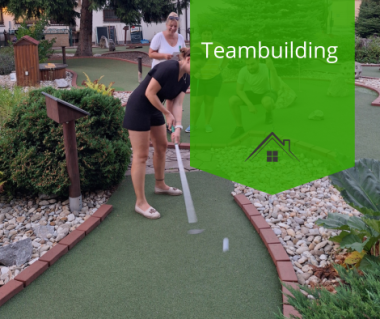 Vyrazili sme na teambuilding na minigolf.